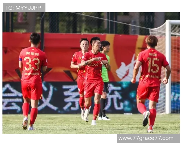 泽卡精彩远射助力山东泰山逆转胜利展现球队顽强斗志与团结精神