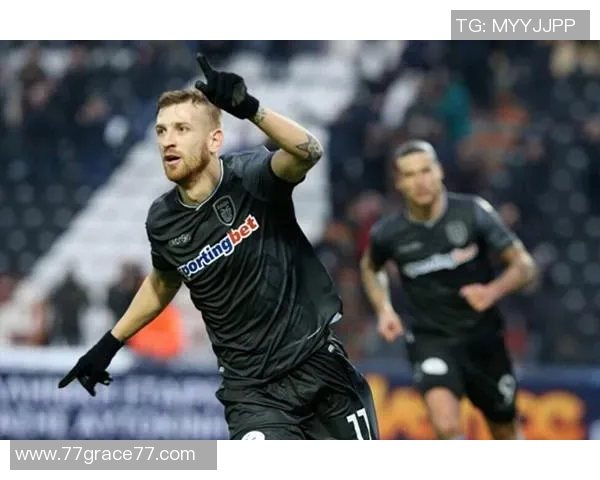 沙尔克04队艰难逆转取胜,实现胜利走向胜利征程 沙尔克04队艰难逆转取胜,实现胜利走向胜利征程